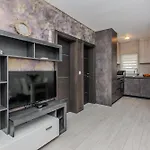 Apartment By The Sea - 18591 Vir