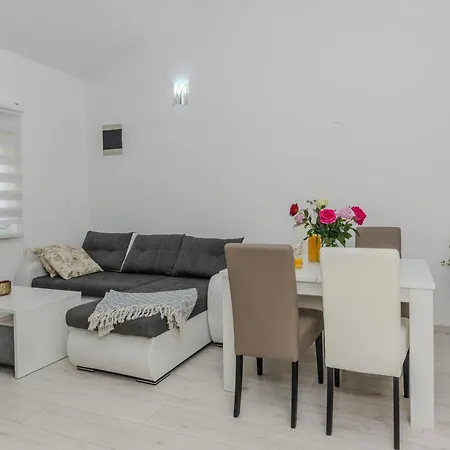 Apartment By The Sea - 18591 Vir