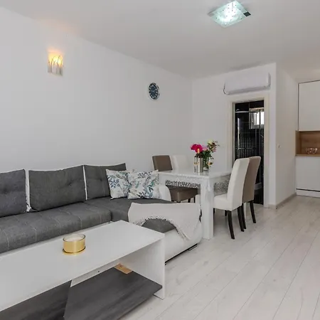 By The Sea - 18591 Apartment Vir