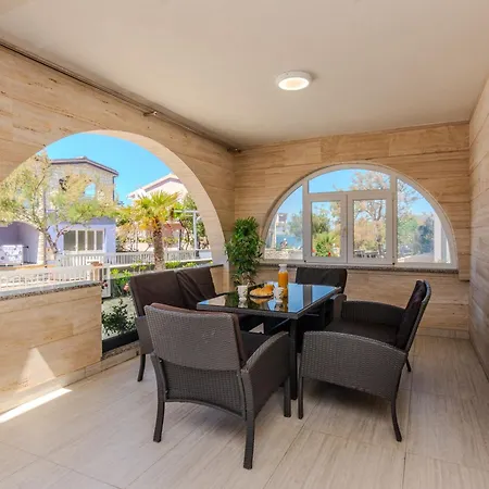 Apartment By The Sea - 18591 Vir